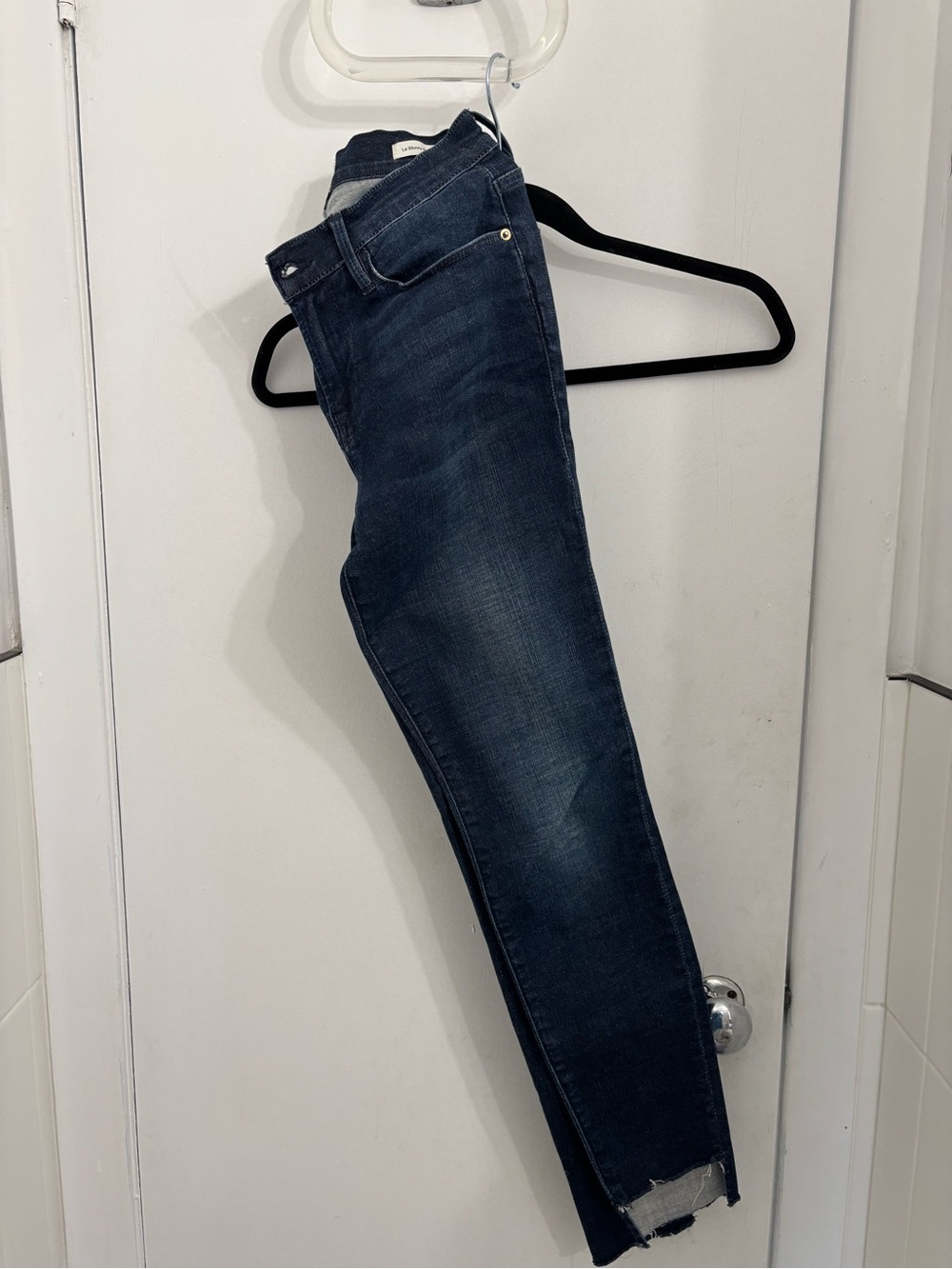 Frame Denim Navy Skinny Jeans with Subtle Fade